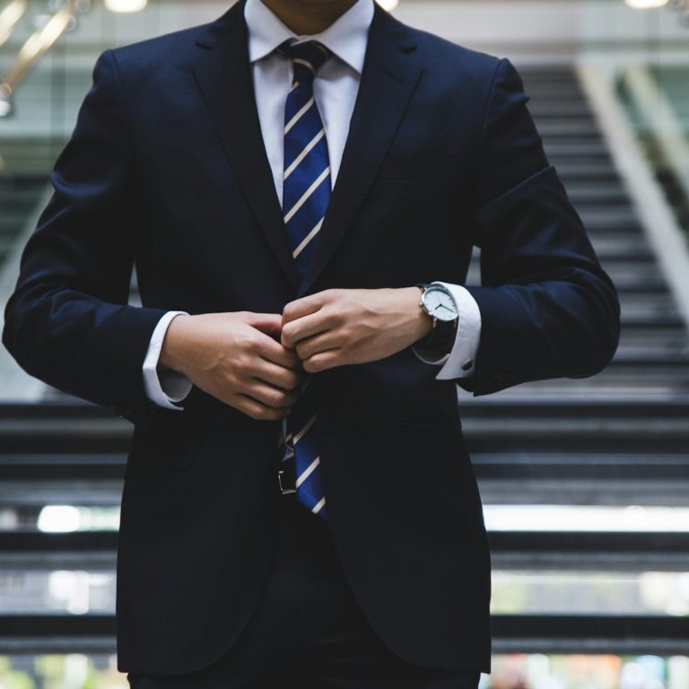 zeigt einen Business man